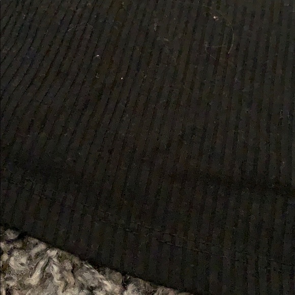 Off the should black crop top - Picture 4 of 5